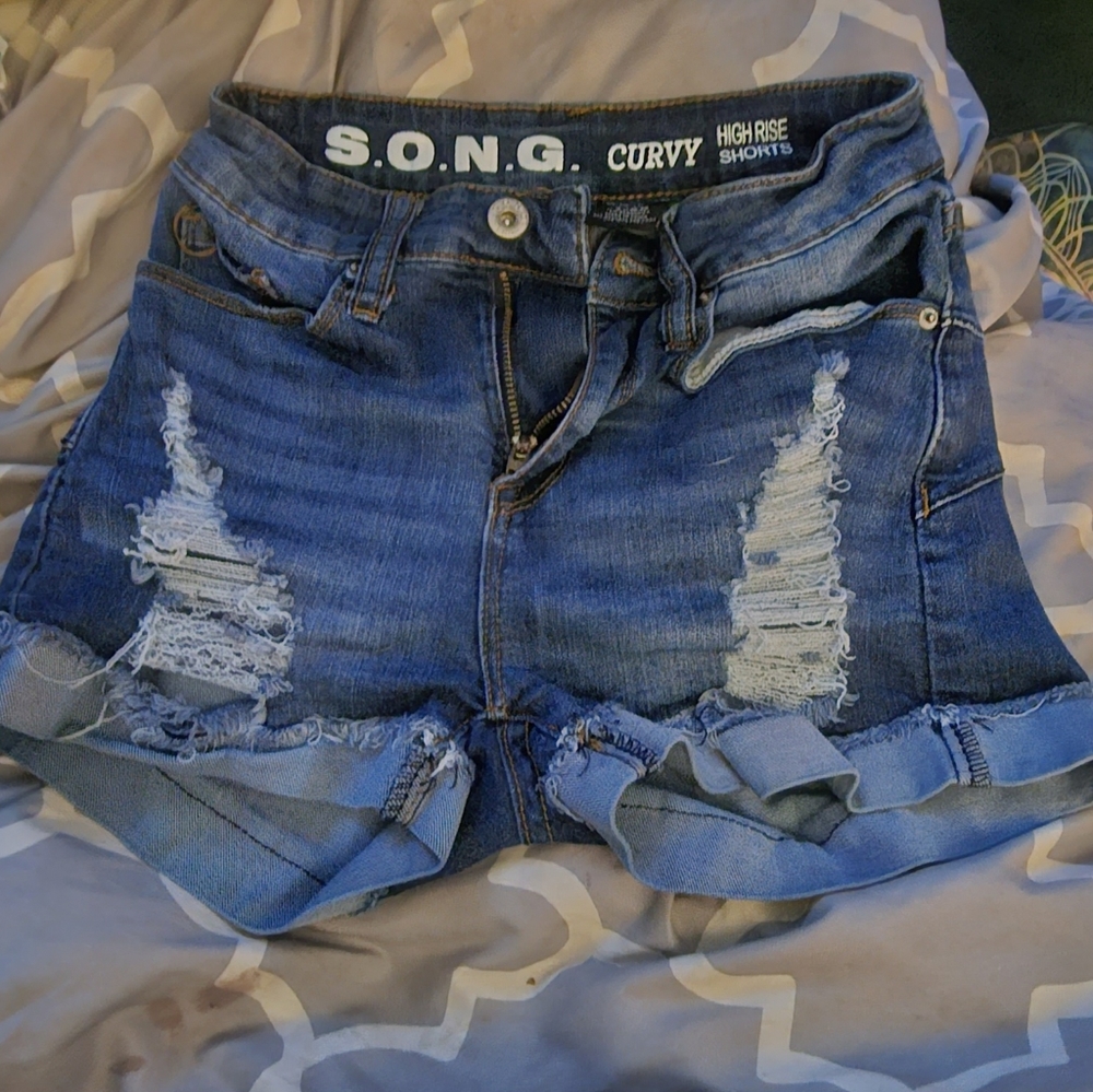 Band s.o.n.g. Curvy super high rise shorts